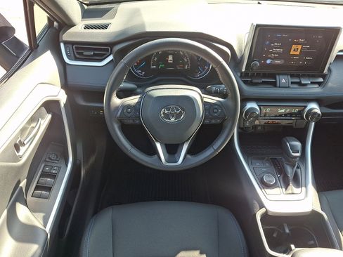 Used 2025 Toyota RAV4 SE AWD/4WD image 12