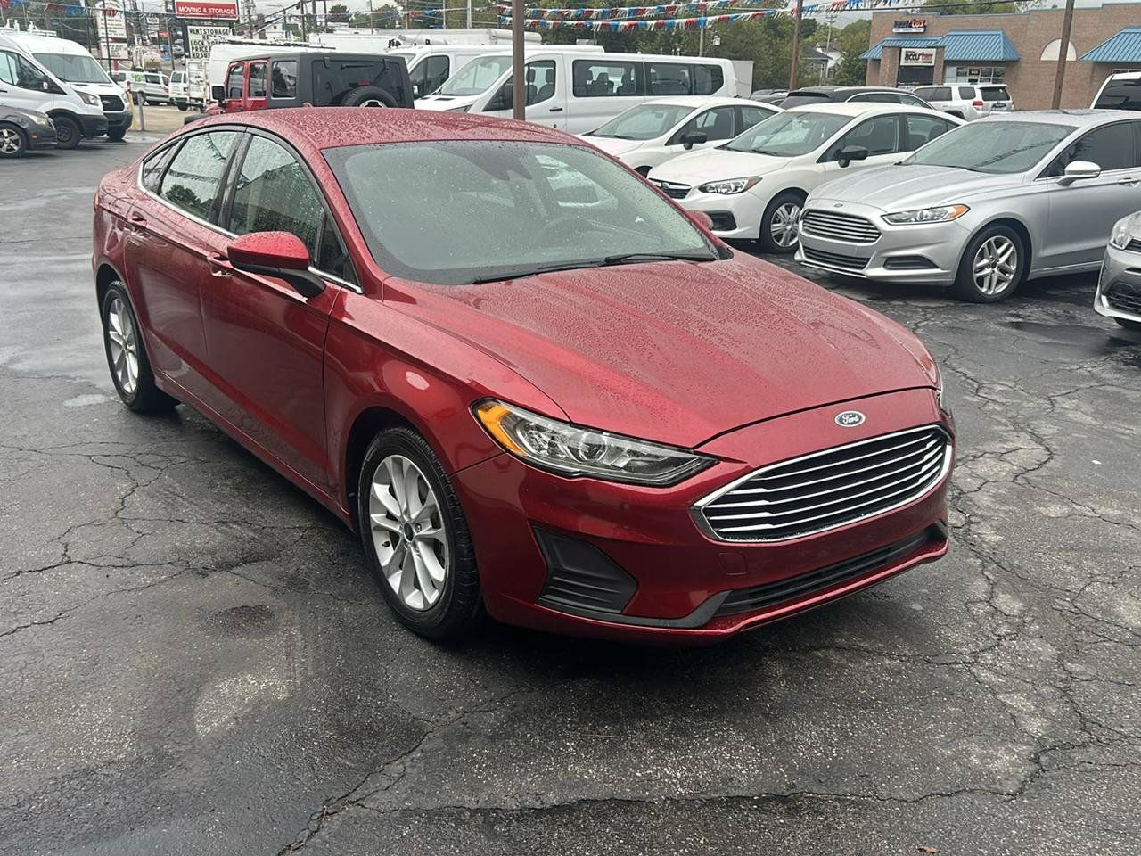 Used 2020 Ford Fusion SE FWD image 2