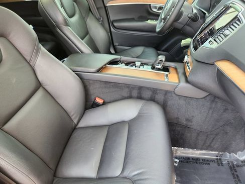 Used 2024 Volvo XC90 T8 Plus w/ Protection Package Premier AWD/4WD image 5