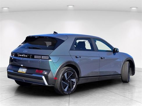 Certified 2025 Hyundai Ioniq 5 SE image 6