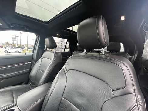 Used 2018 Ford Explorer Limited image 15