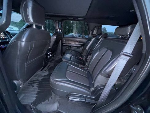 Used 2018 Ford Expedition Limited w/ Equipment Group 301A AWD/4WD image 16