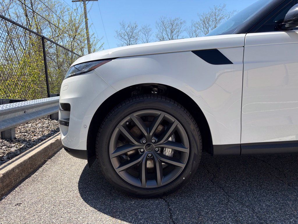 New 2026 Land Rover Range Rover Sport SE AWD/4WD image 9