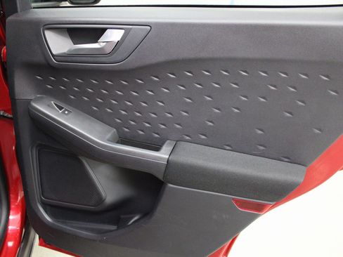 Used 2020 Ford Escape SE image 25