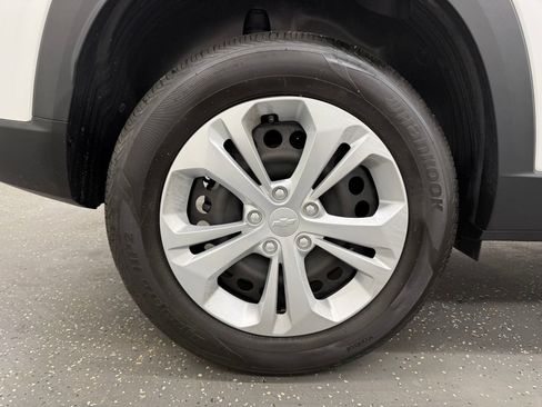 Used 2024 Chevrolet Trax LS w/ Driver Confidence Package FWD image 20