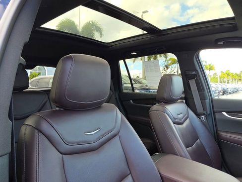 Used 2022 Cadillac XT6 Premium Luxury image 11