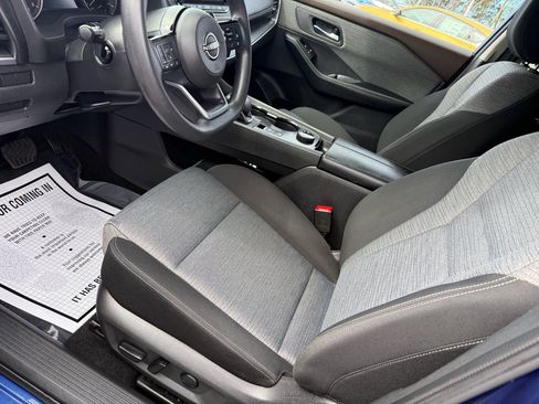 Used 2023 Nissan Rogue SV image 10