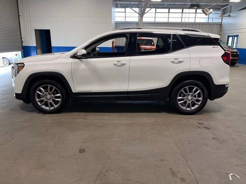 Used 2024 GMC Terrain SLT FWD image 6