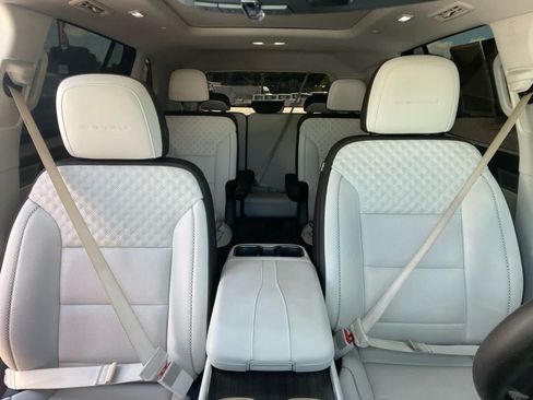 Used 2024 GMC Acadia Denali w/ Super Cruise Package FWD image 29