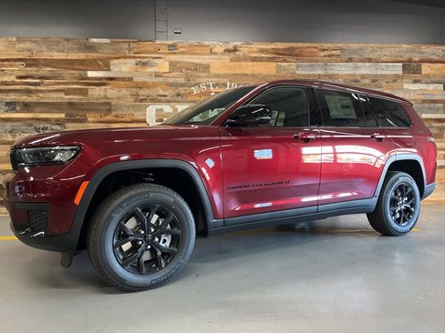 New 2025 Jeep Grand Cherokee L Altitude image 6