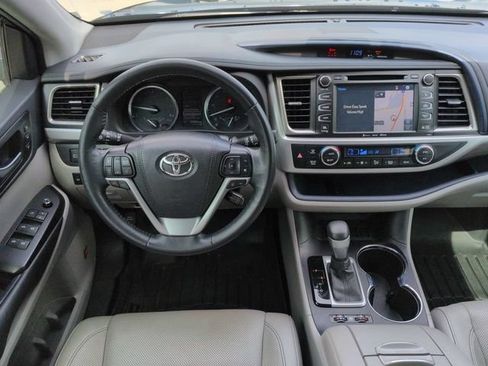 Used 2019 Toyota Highlander Limited Platinum FWD image 15