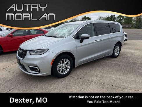 Used 2023 Chrysler Pacifica Touring-L image 1