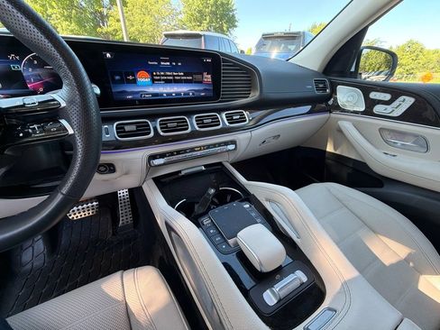Used 2024 Mercedes-Benz GLS 580 4MATIC image 25