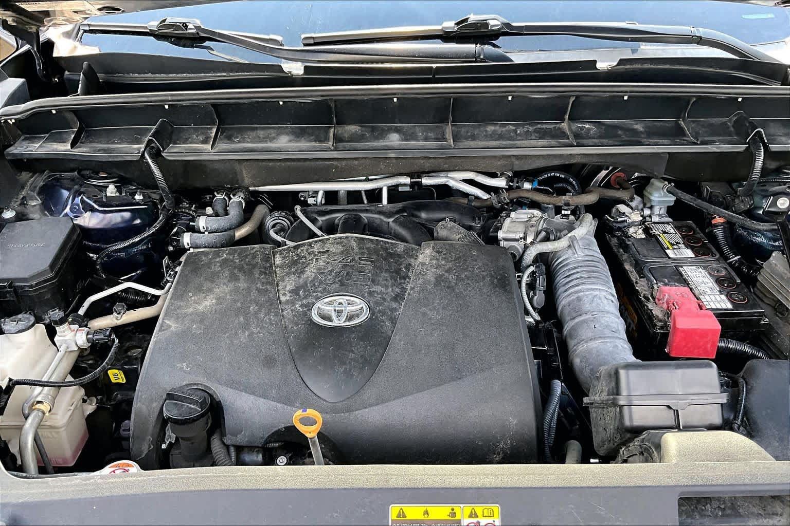 Used 2021 Toyota Highlander XLE AWD/4WD image 30