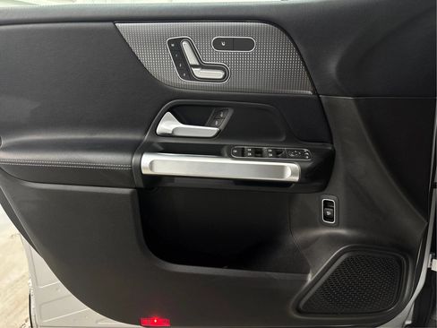 Used 2020 Mercedes-Benz GLB 250 4MATIC image 25