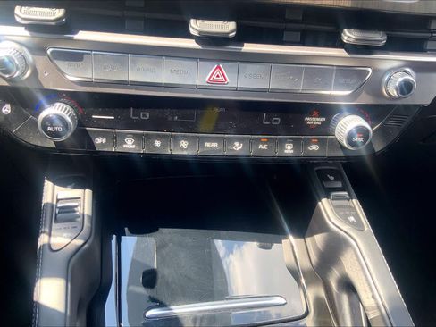 Certified 2024 Kia Telluride EX w/ EX Captain's Chair Package AWD/4WD image 31