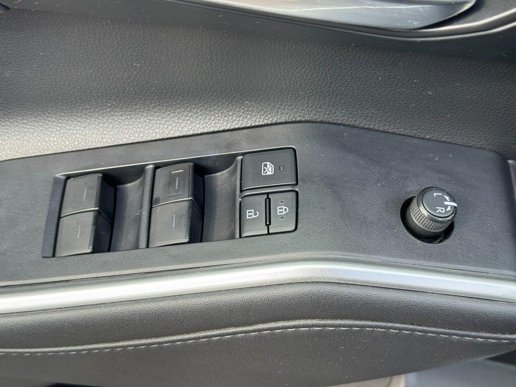 Used 2020 Toyota Highlander XLE AWD/4WD image 23