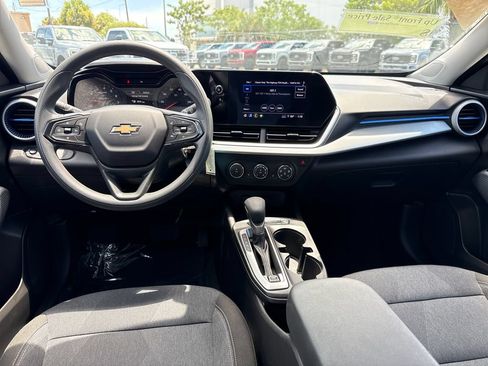 Used 2024 Chevrolet Trax LS w/ LS Convenience Package FWD image 5