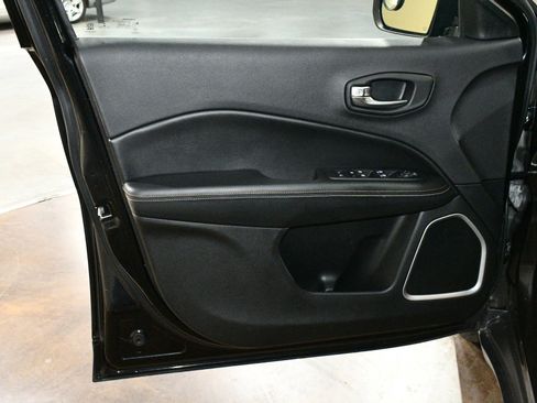 Used 2019 Jeep Compass Latitude w/ Popular Equipment Group image 43