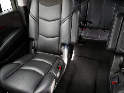 Used 2019 Cadillac Escalade ESV Premium Luxury image 12