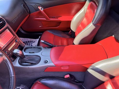 Used 2007 Chevrolet Corvette Coupe w/ Preferred Equipment Group RWD image 17