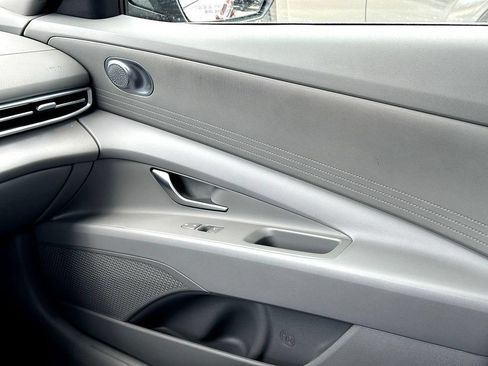 Used 2025 Hyundai Elantra SE w/ Cargo Package FWD image 29