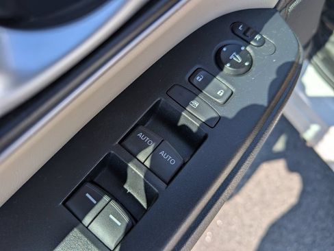 Used 2017 Honda CR-V Touring image 14