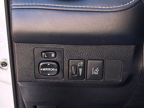 Used 2018 Toyota RAV4 XLE image 18