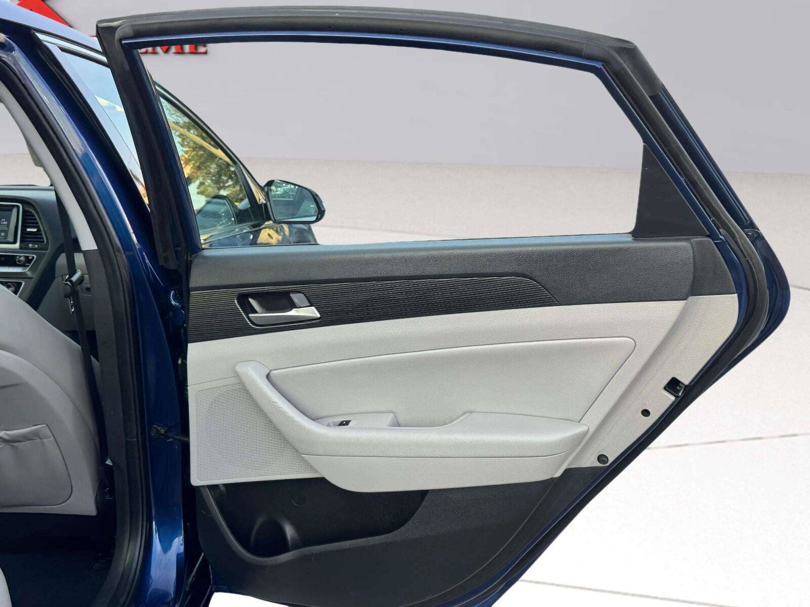 Used 2018 Hyundai Sonata Limited w/ Cargo Package FWD image 30
