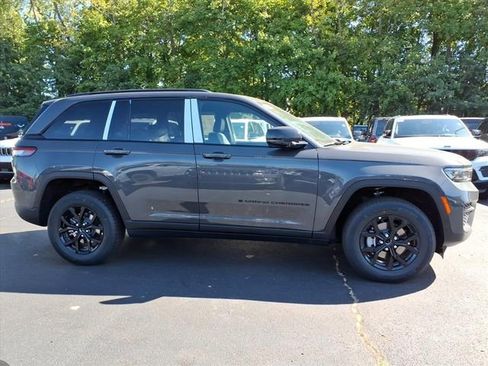 New 2025 Jeep Grand Cherokee 4WD image 2