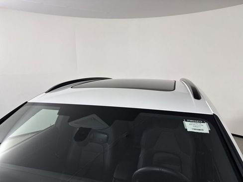 Certified 2025 Porsche Macan 4 Electric image 17