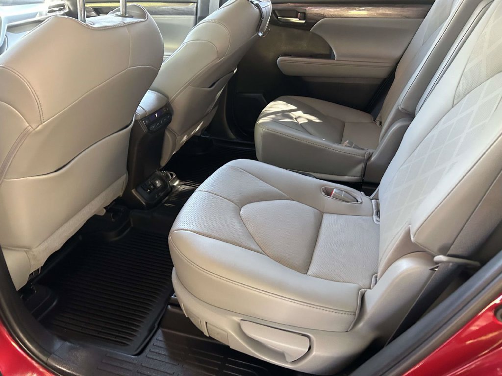 Used 2021 Toyota Highlander Platinum AWD/4WD image 9