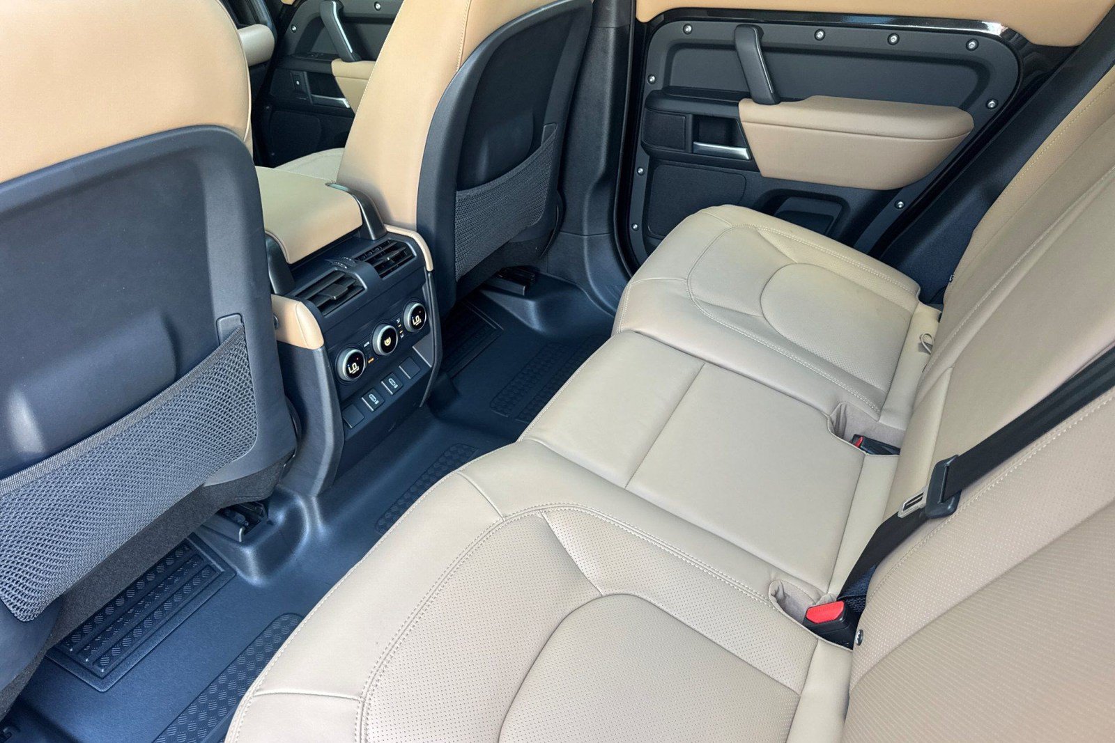 New 2026 Land Rover Defender 110 S AWD/4WD image 28
