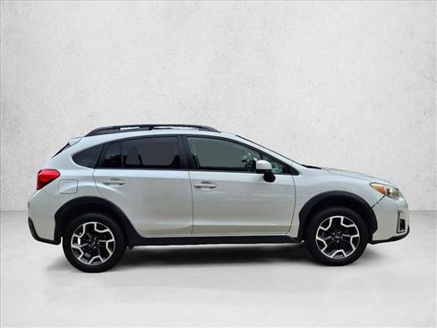 Used 2017 Subaru Crosstrek 2.0i Premium AWD/4WD image 4