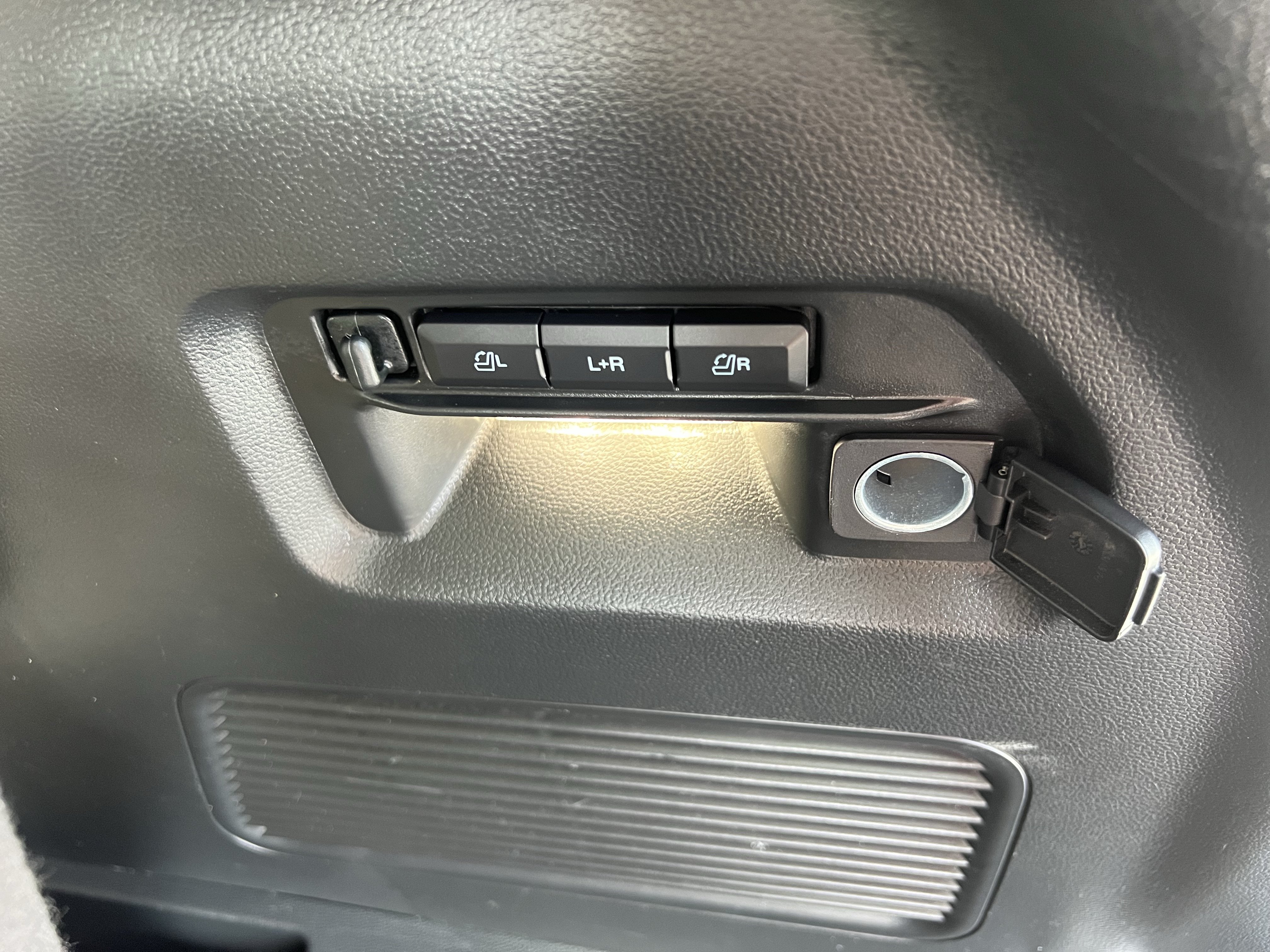 Used 2024 Ford Explorer Limited w/ Equipment Group 301A AWD/4WD image 52