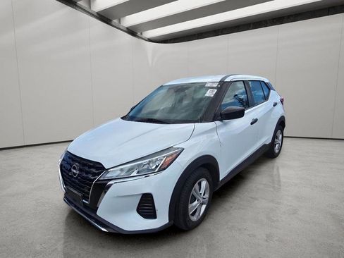 Used 2023 Nissan Kicks S image 1