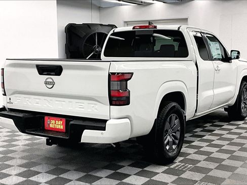 New 2025 Nissan Frontier SV w/ SV Convenience Package RWD image 17