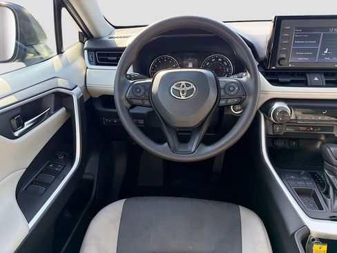 Used 2022 Toyota RAV4 XLE image 19