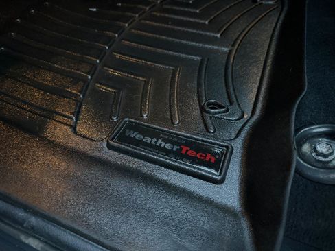 Used 2010 Toyota Tundra 4x4 CrewMax image 11