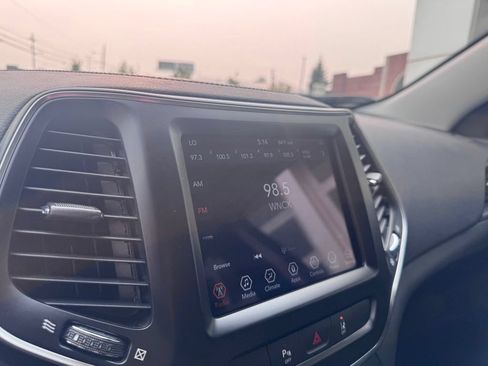 Used 2021 Jeep Cherokee Latitude Lux w/ Comfort/Convenience Group AWD/4WD image 18