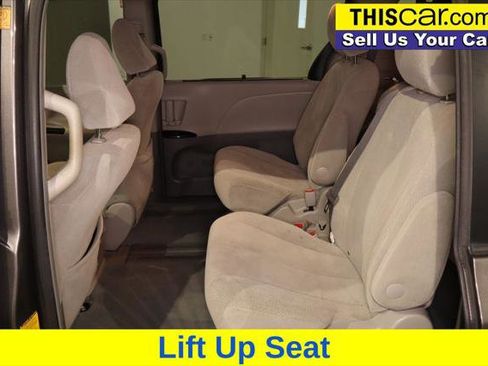 Used 2011 Toyota Sienna LE image 18