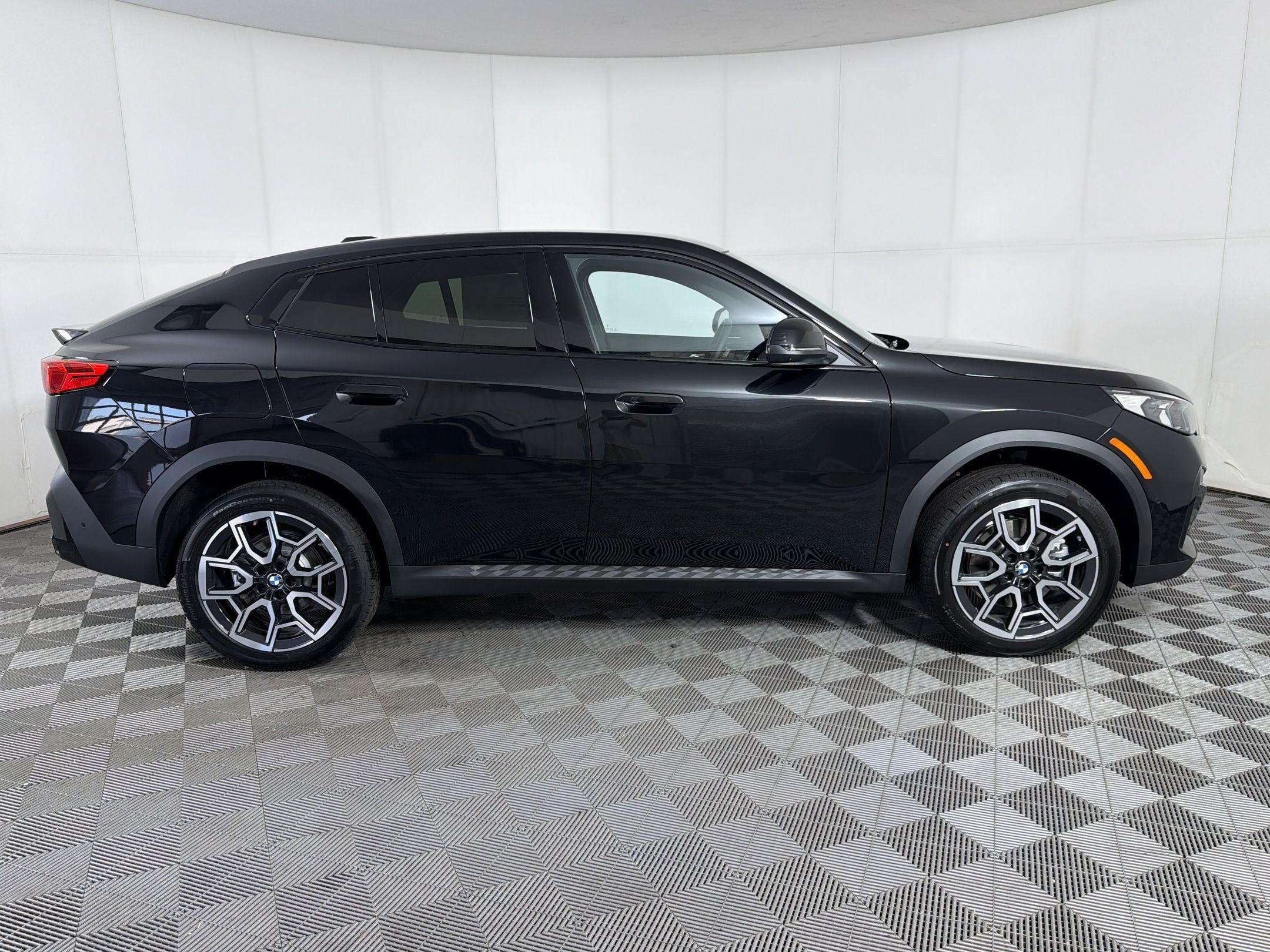 New 2026 BMW X2 xDrive28i w/ Technology Package AWD/4WD image 8
