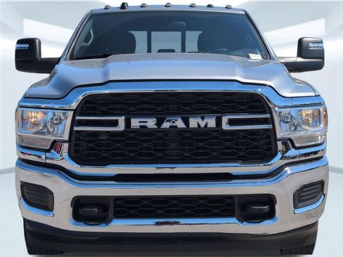 Used 2024 RAM 2500 Tradesman w/ Chrome Appearance Group AWD/4WD image 8
