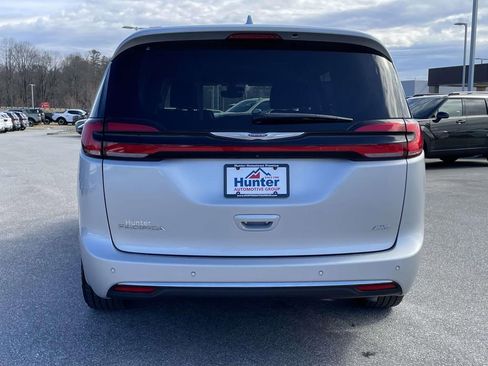 Used 2022 Chrysler Pacifica Touring-L image 22