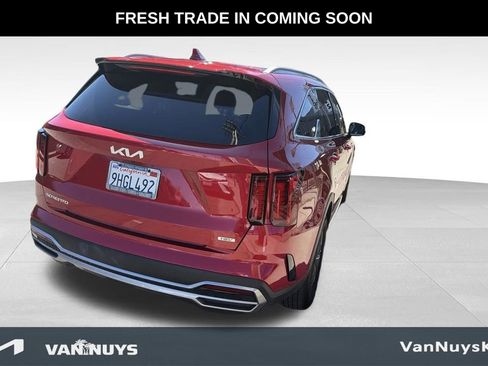 Used 2023 Kia Sorento EX image 2