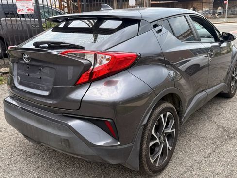 Used 2019 Toyota C-HR XLE FWD image 5