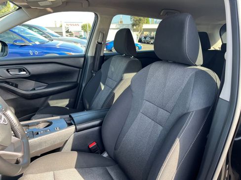 Used 2025 Nissan Rogue SV image 29