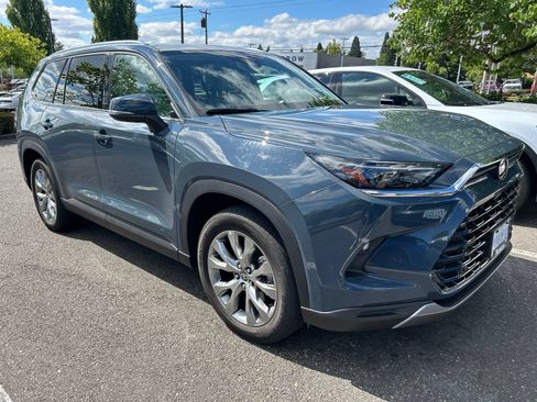 Used 2024 Toyota Grand Highlander AWD image 3
