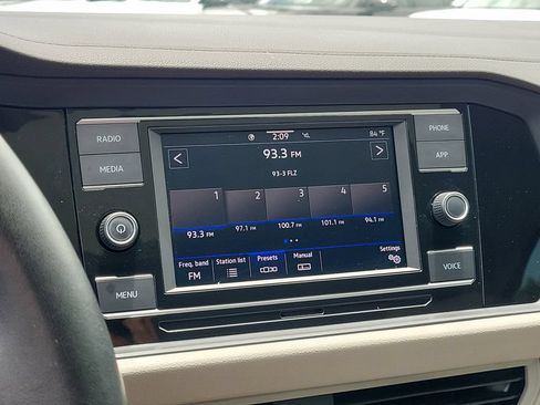 Used 2023 Volkswagen Jetta SE FWD image 23