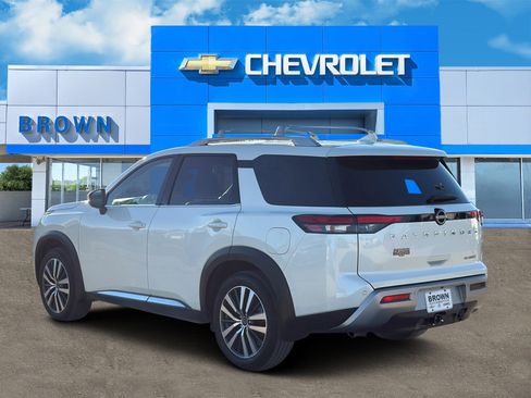 Used 2022 Nissan Pathfinder Platinum w/ Cargo Package image 4